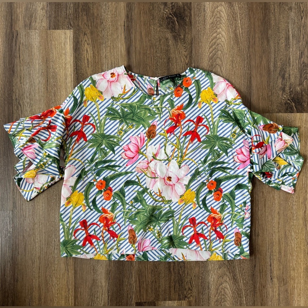Zara flutter sleeve size L